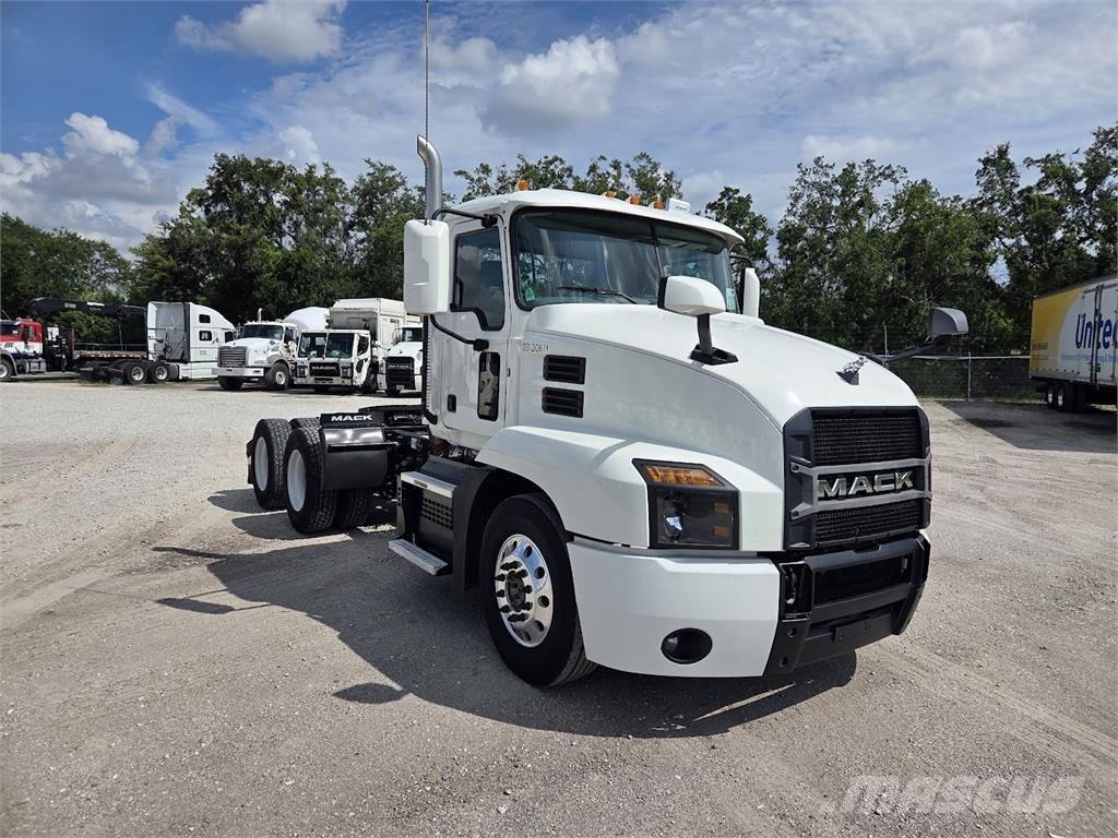 Mack AN64T Тягачі