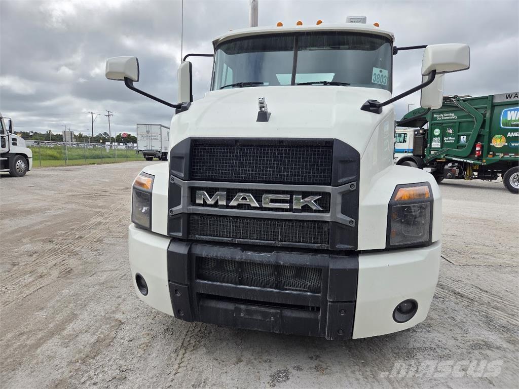Mack AN64T Тягачі