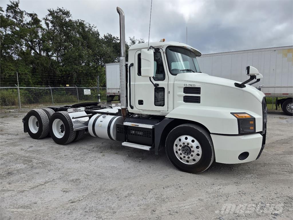 Mack AN64T Тягачі