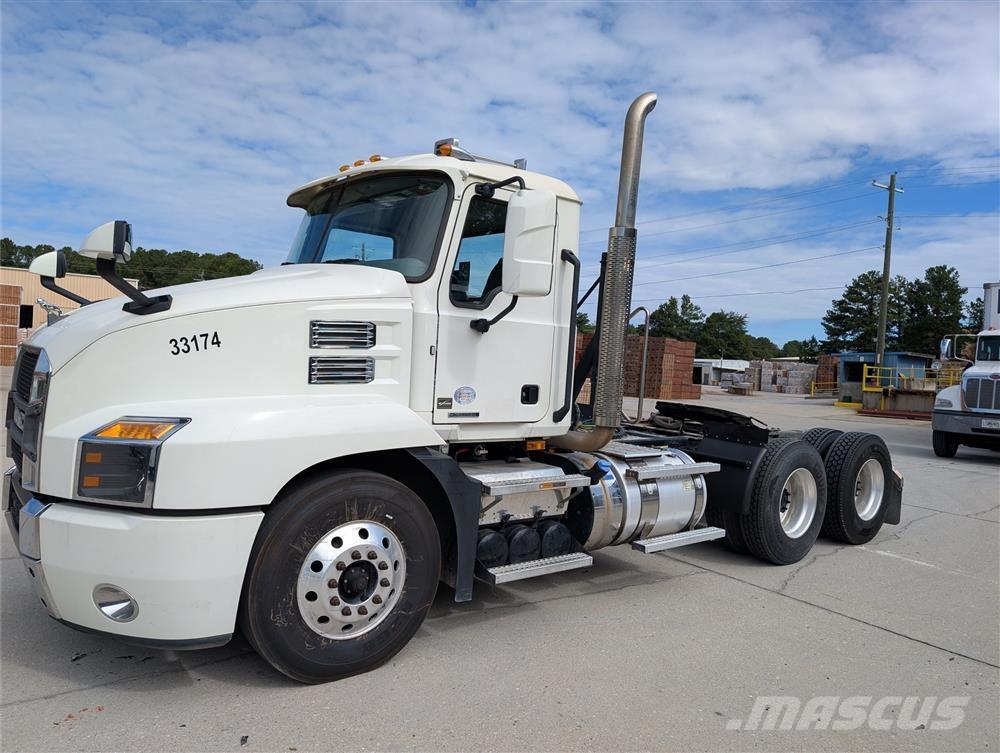 Mack AN64T Тягачі