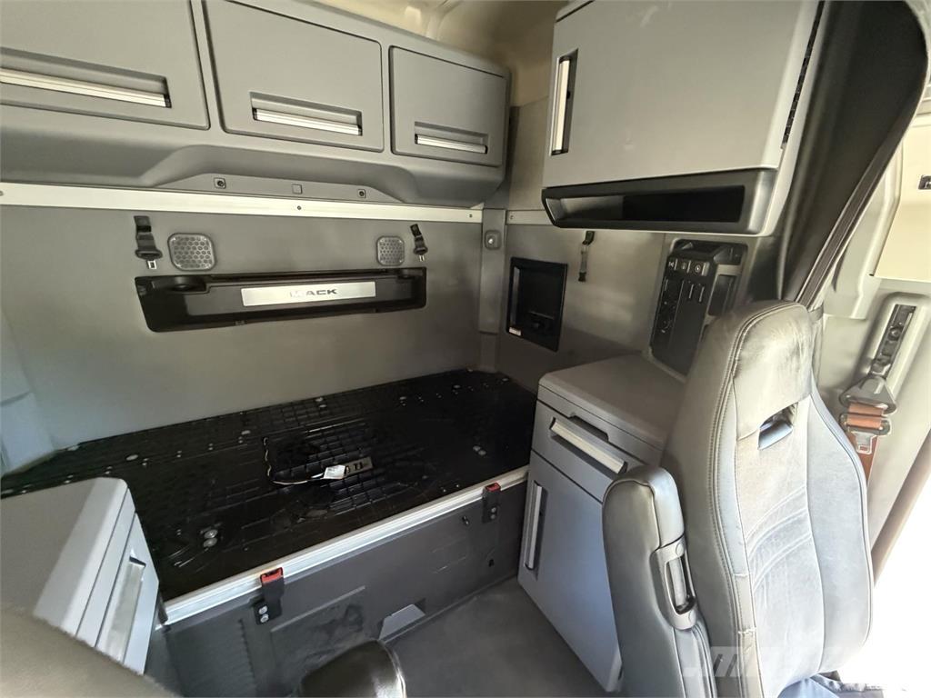 Mack AN64T Тягачі