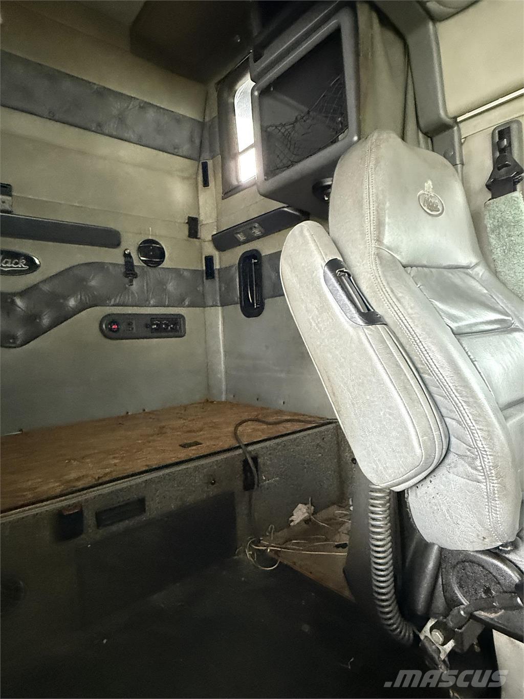 Mack CXU613 Тягачі