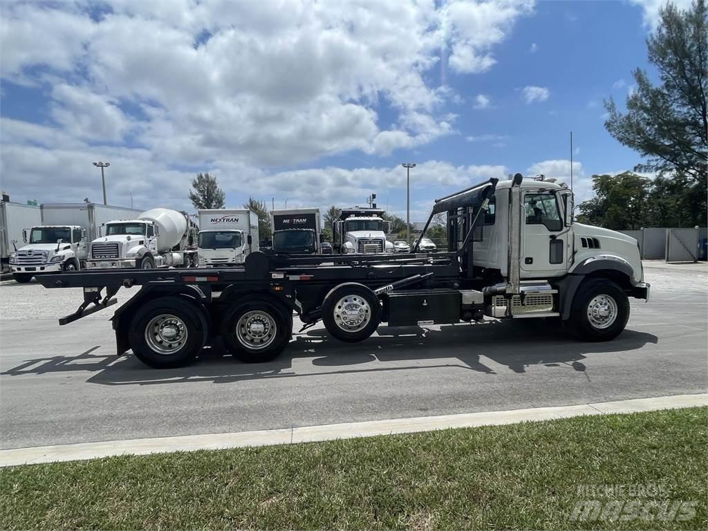 Mack GR64B Тягачі