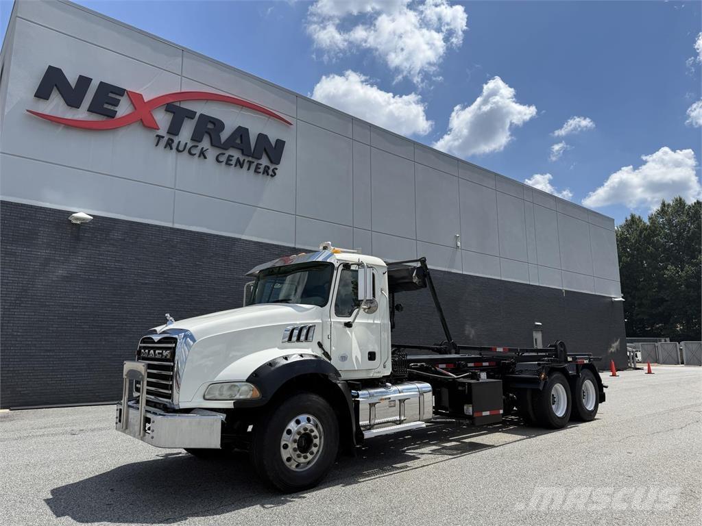 Mack GR64B Вантажівки / спеціальні
