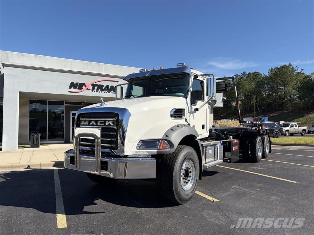 Mack GR64B Вантажівки / спеціальні