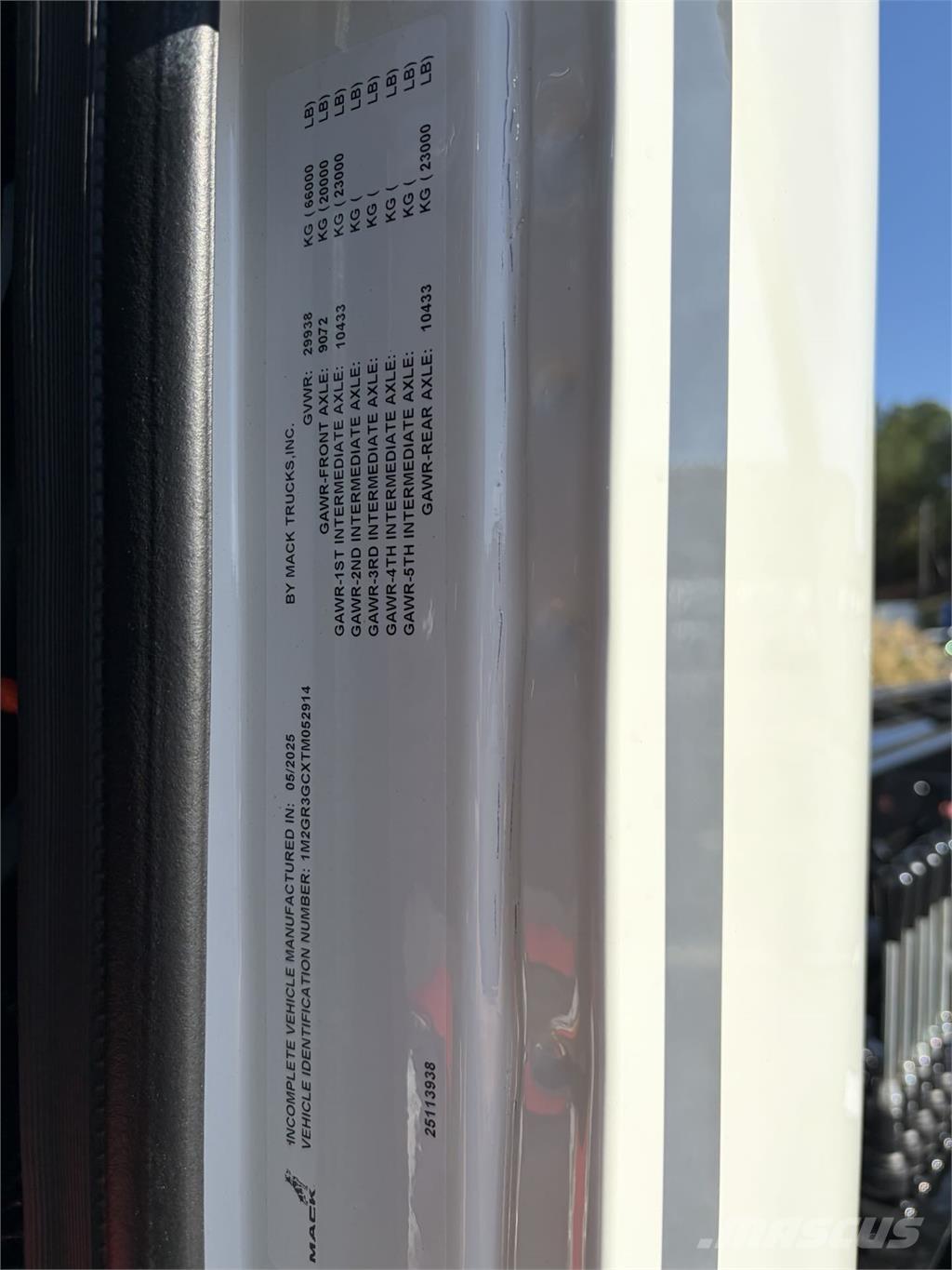 Mack GR64B Вантажівки / спеціальні