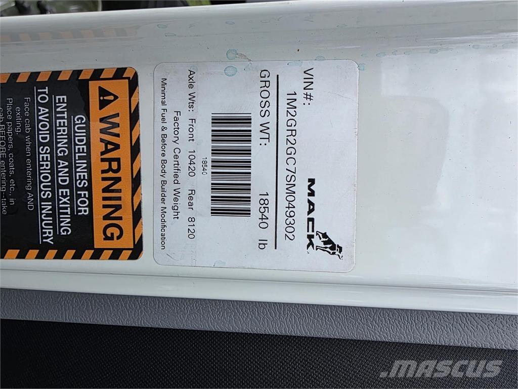 Mack GR64BR Самоскиди