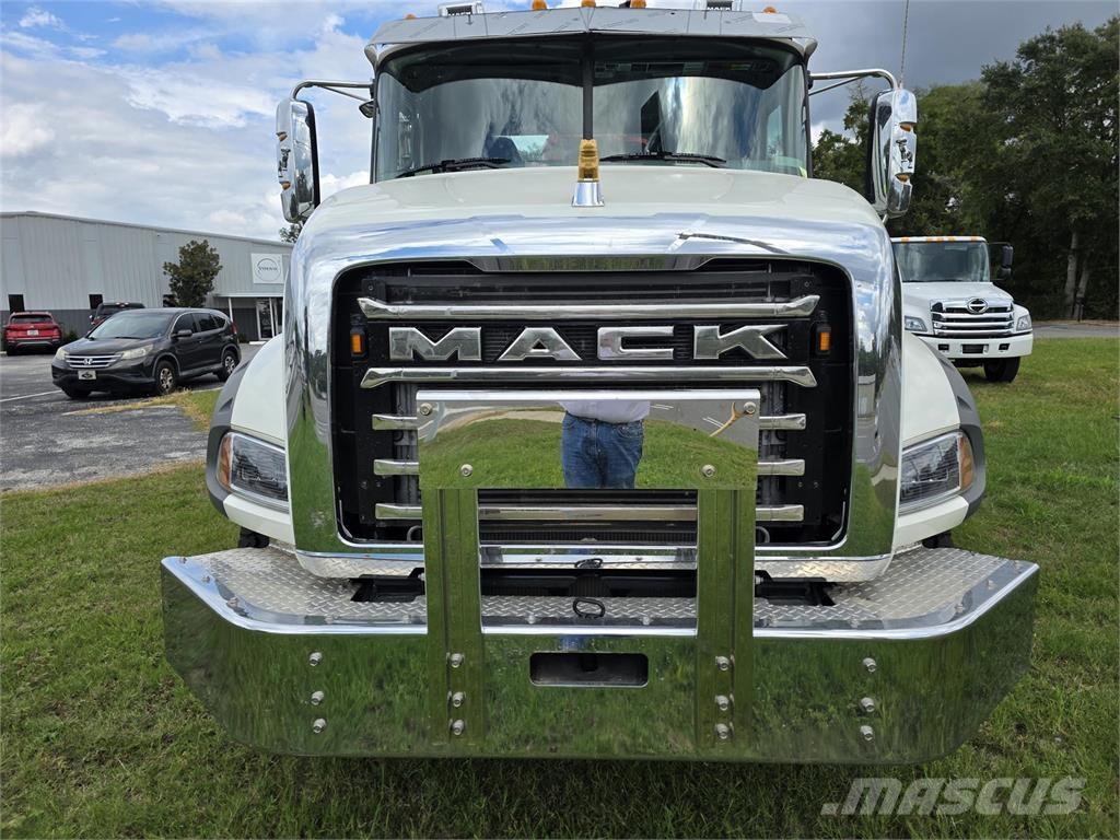 Mack GR64BR Самоскиди