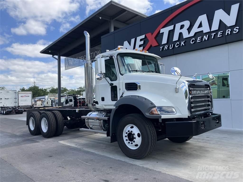 Mack GR64BRX Шасі з кабіною