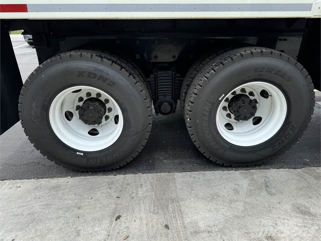 Mack GR64BRX Самоскиди