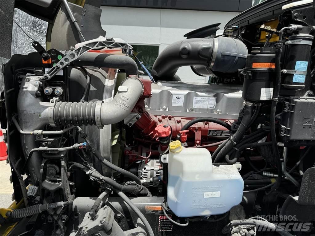 Mack GR64BRX Самоскиди