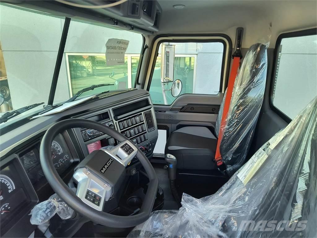 Mack GR64BX Самоскиди
