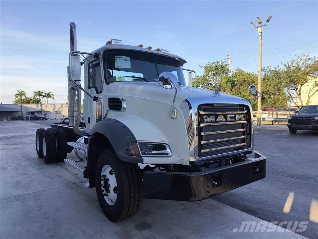 Mack GR64BX Самоскиди