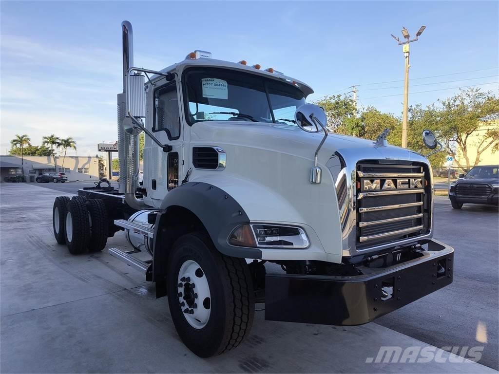 Mack GR64BX Самоскиди