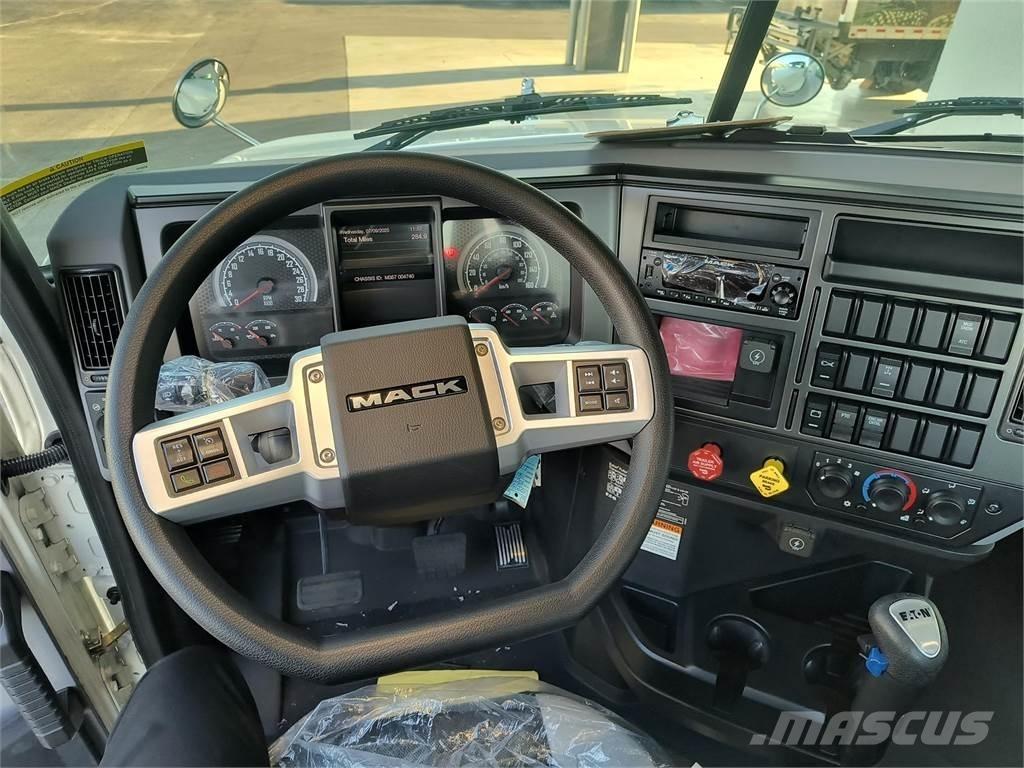 Mack GR64BX Самоскиди