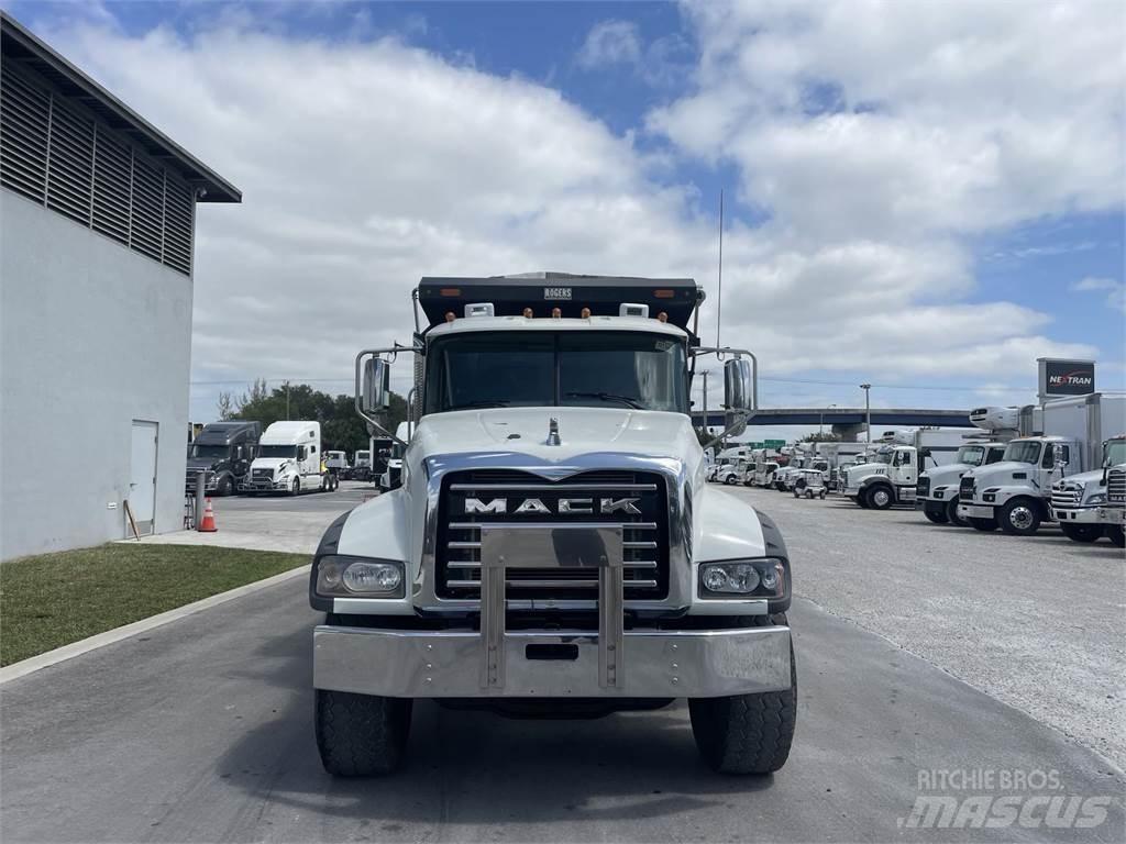Mack GR64F Самоскиди