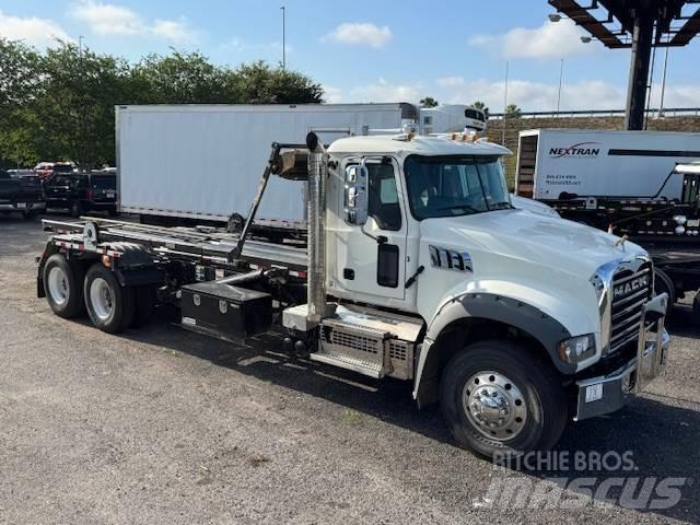 Mack GR64F Вантажівки / спеціальні