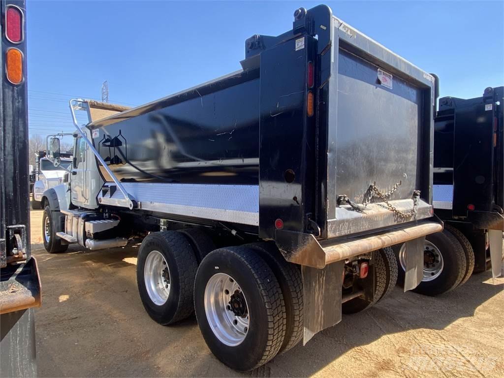 Mack GR64F Самоскиди