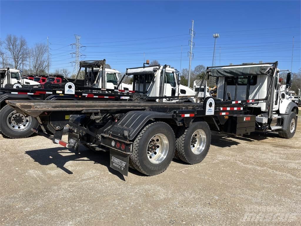 Mack GR64F Вантажівки з гаковим підйомом