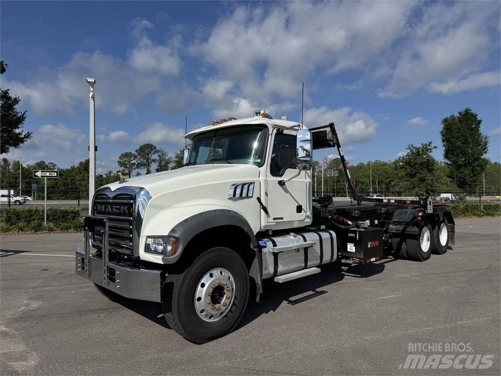 Mack GR64F Вантажівки / спеціальні
