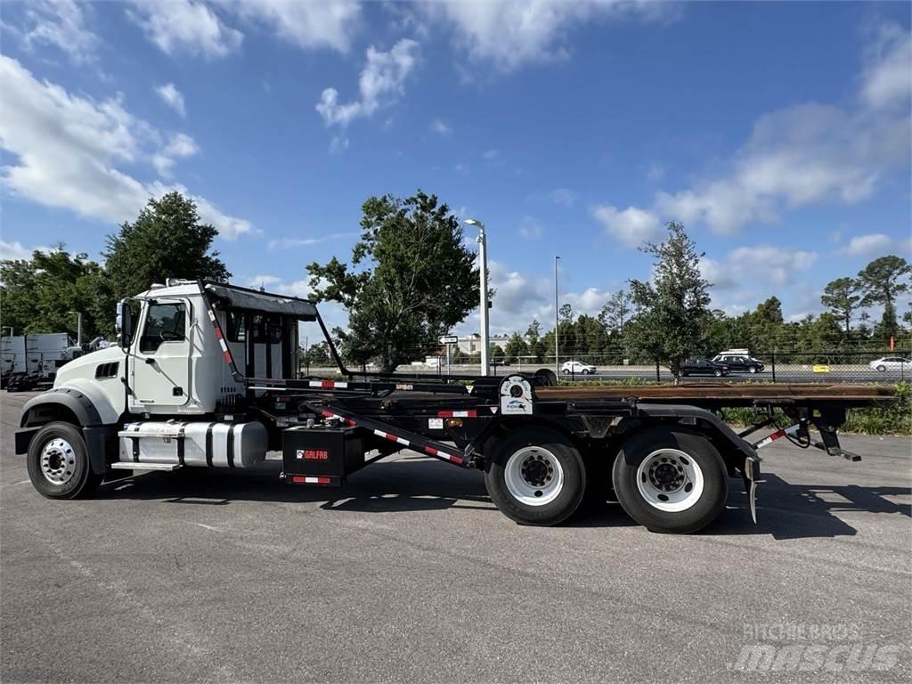Mack GR64F Вантажівки / спеціальні