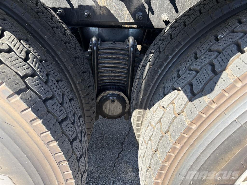 Mack GR64F Вантажівки / спеціальні