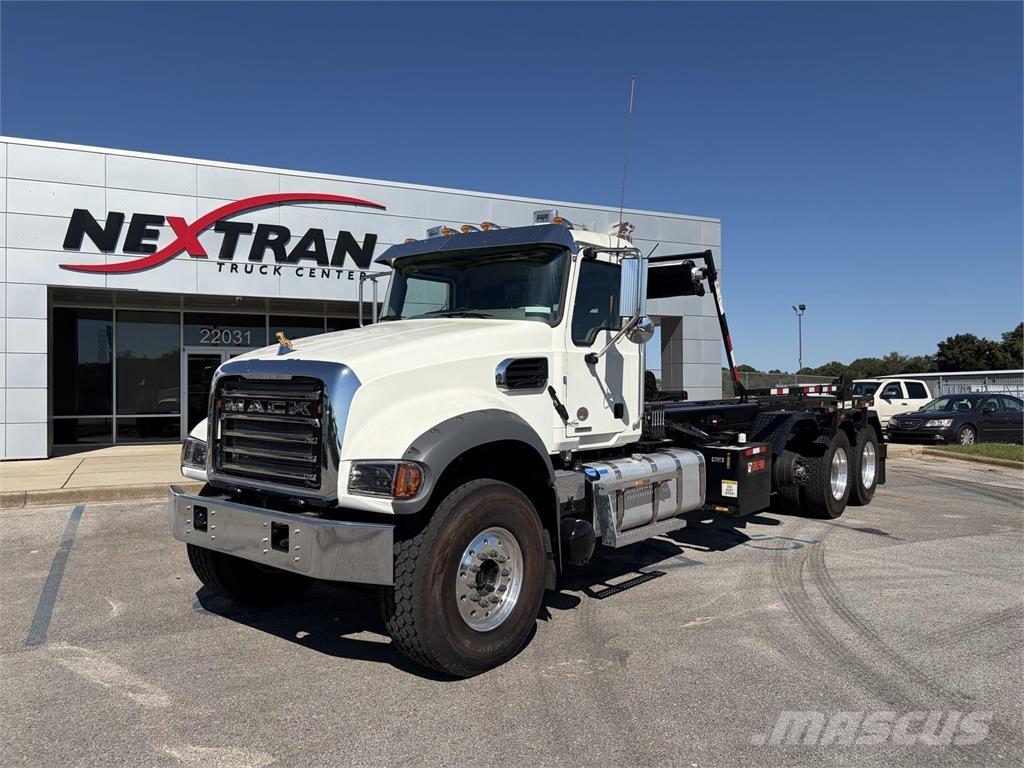 Mack GR64F Вантажівки / спеціальні