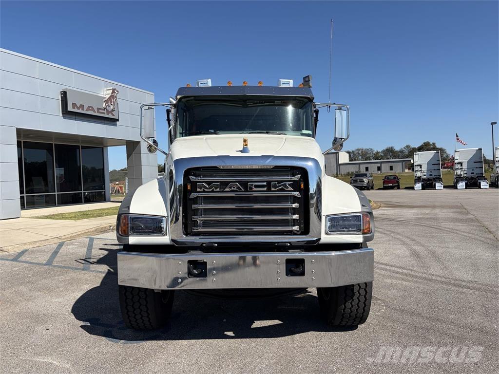 Mack GR64F Вантажівки / спеціальні