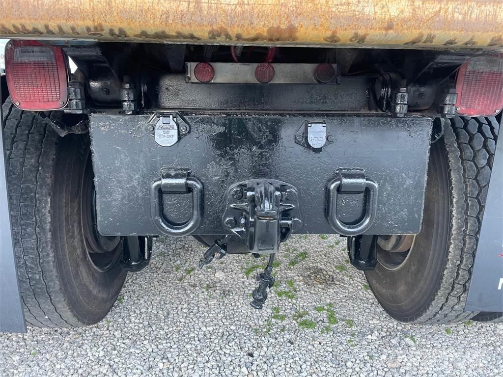Mack GR64FR Самоскиди