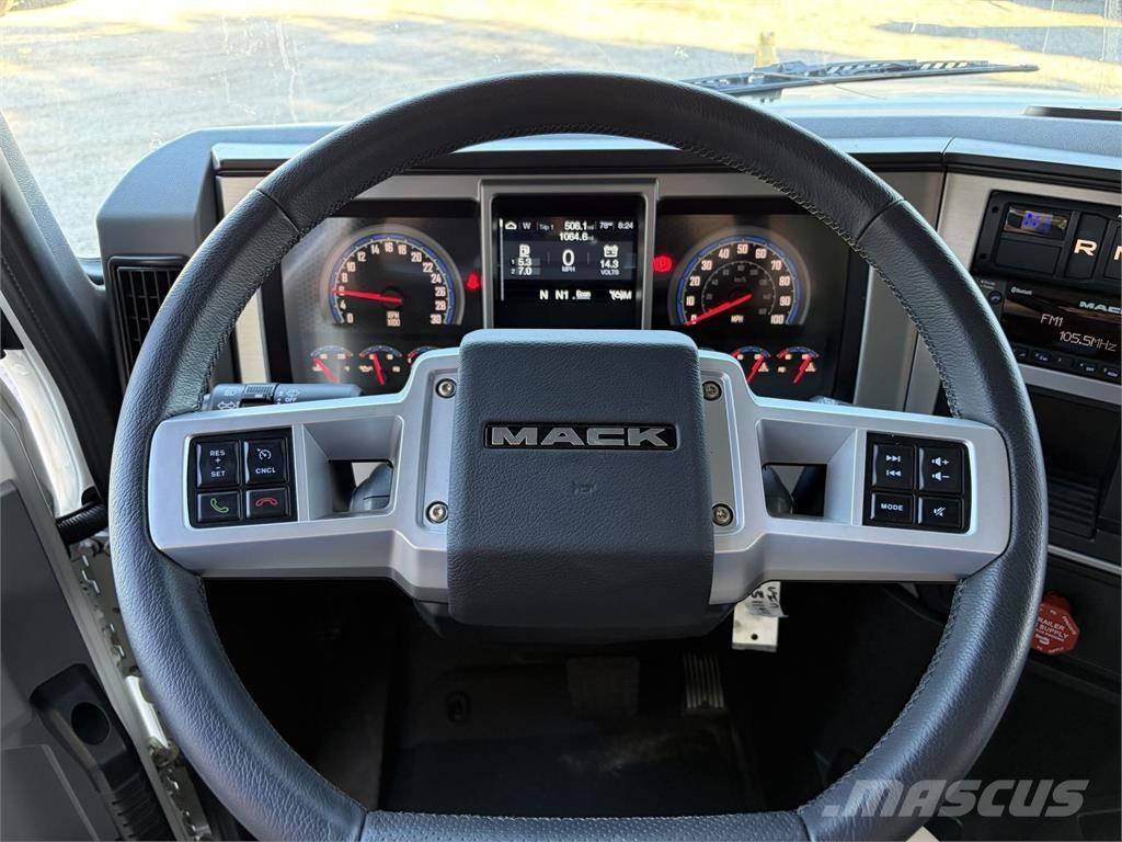 Mack GR64FR Самоскиди