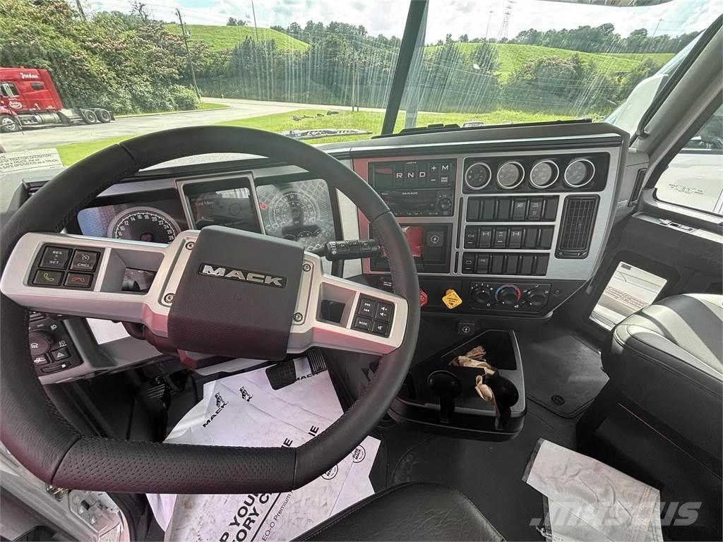 Mack GR64FT Тягачі