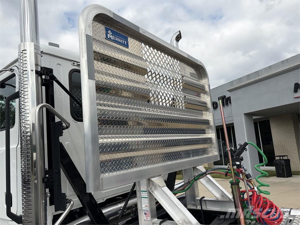 Mack GR64FT Тягачі