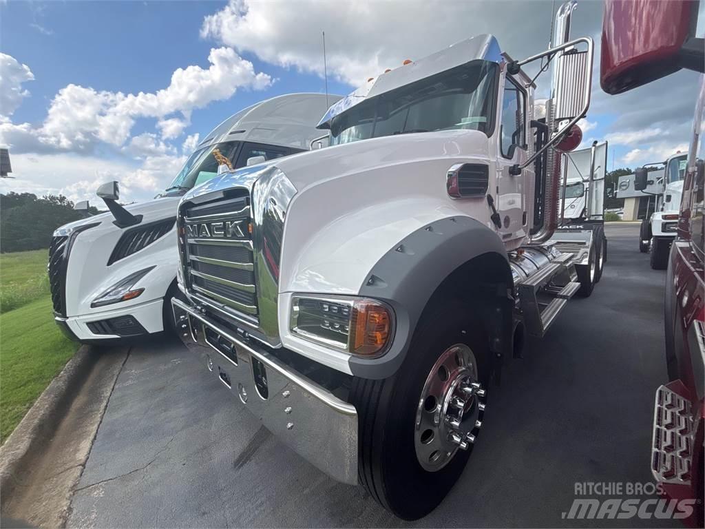Mack GR64FT Тягачі