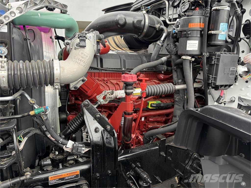 Mack GR64FT Тягачі