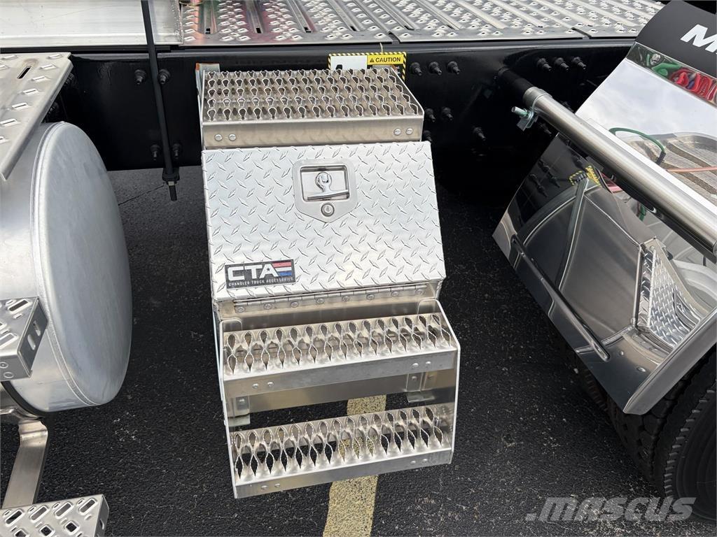 Mack GR64FT Тягачі