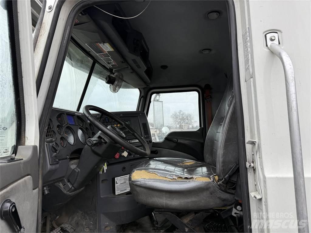 Mack GU700 Шасі з кабіною