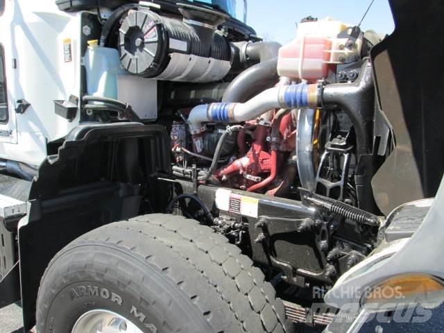 Mack GU713 Вантажівки / спеціальні