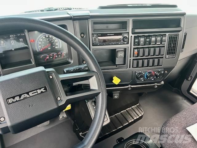 Mack MD6 42R Шасі з кабіною