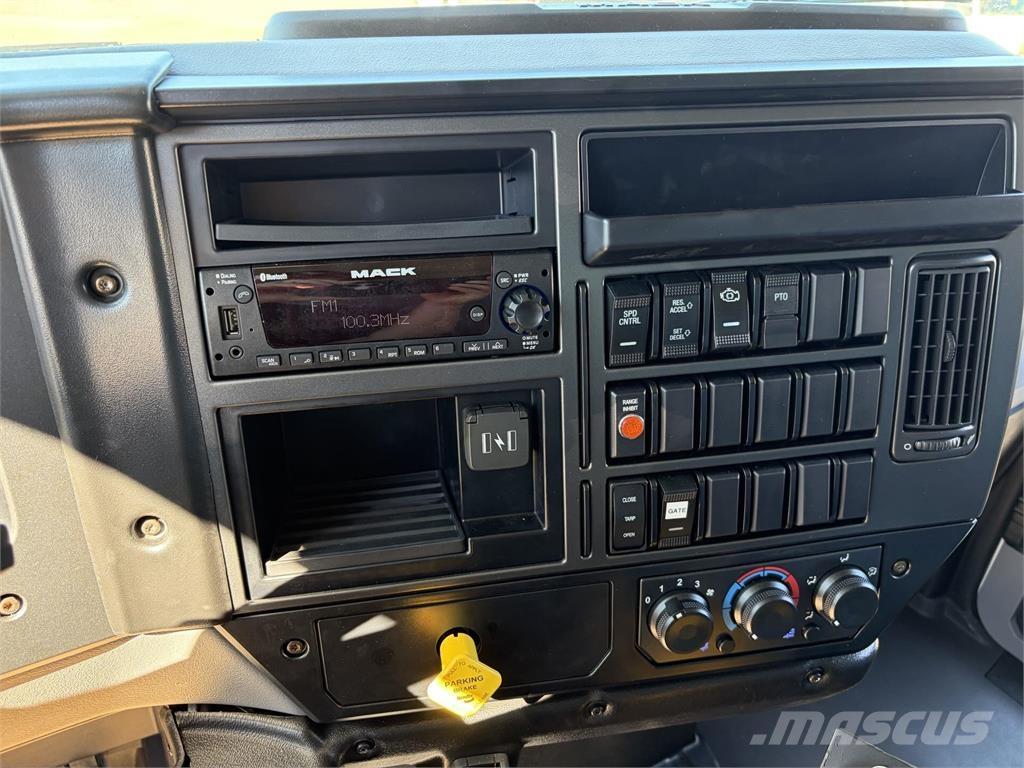 Mack MD6 42R Самоскиди