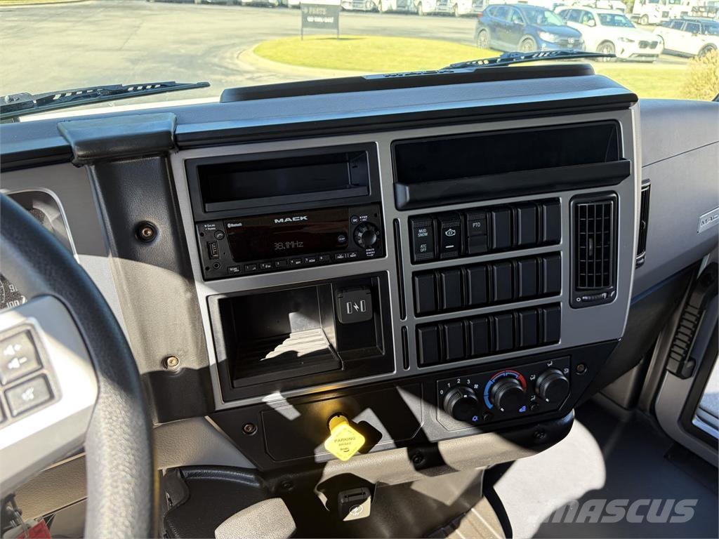 Mack MD6 42R Фургони