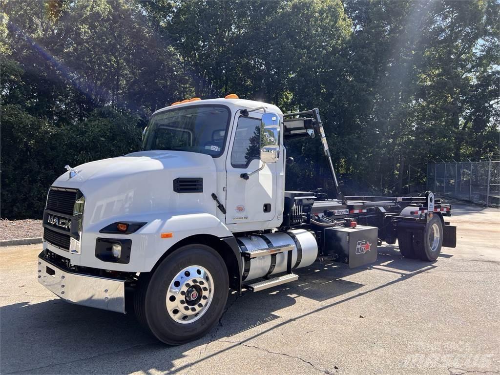 Mack MD7 42R Шасі з кабіною