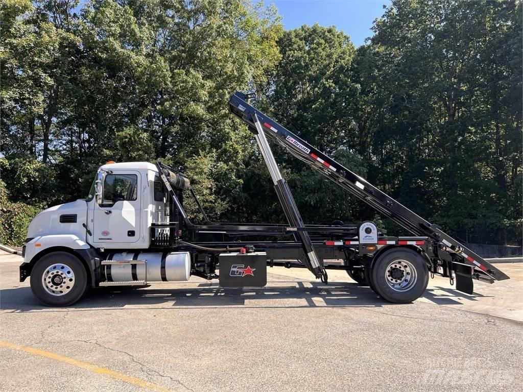 Mack MD7 42R Шасі з кабіною