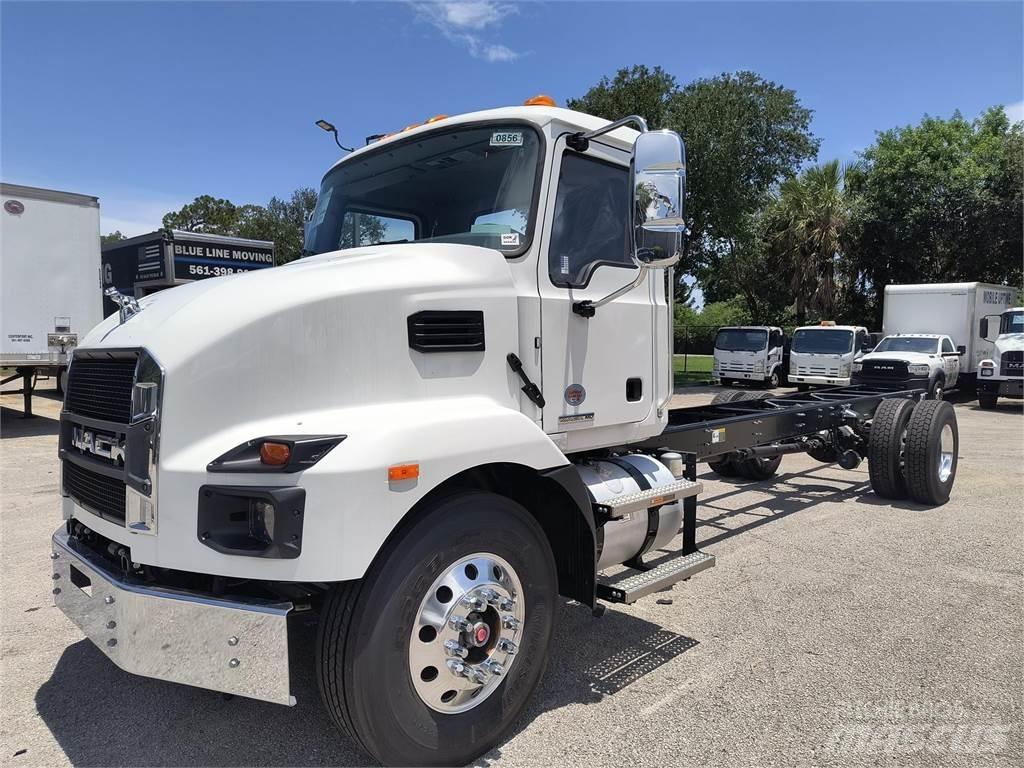 Mack MD7 42R Шасі з кабіною