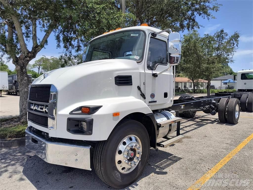 Mack MD7 42R Шасі з кабіною