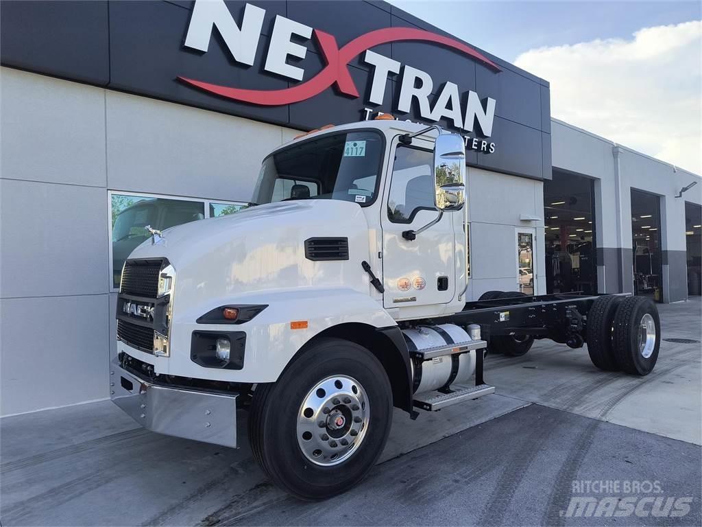 Mack MD7 42R Шасі з кабіною