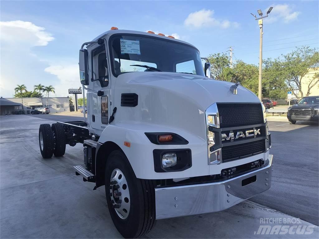 Mack MD7 42R Шасі з кабіною