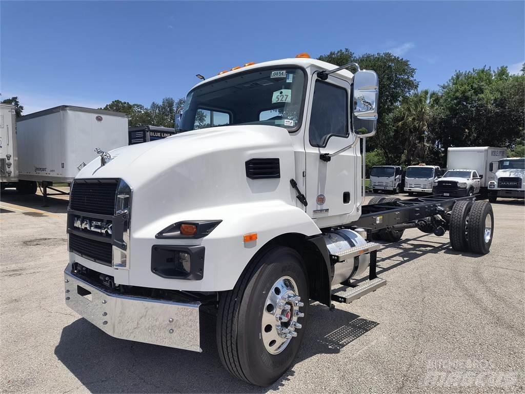 Mack MD7 42R Шасі з кабіною