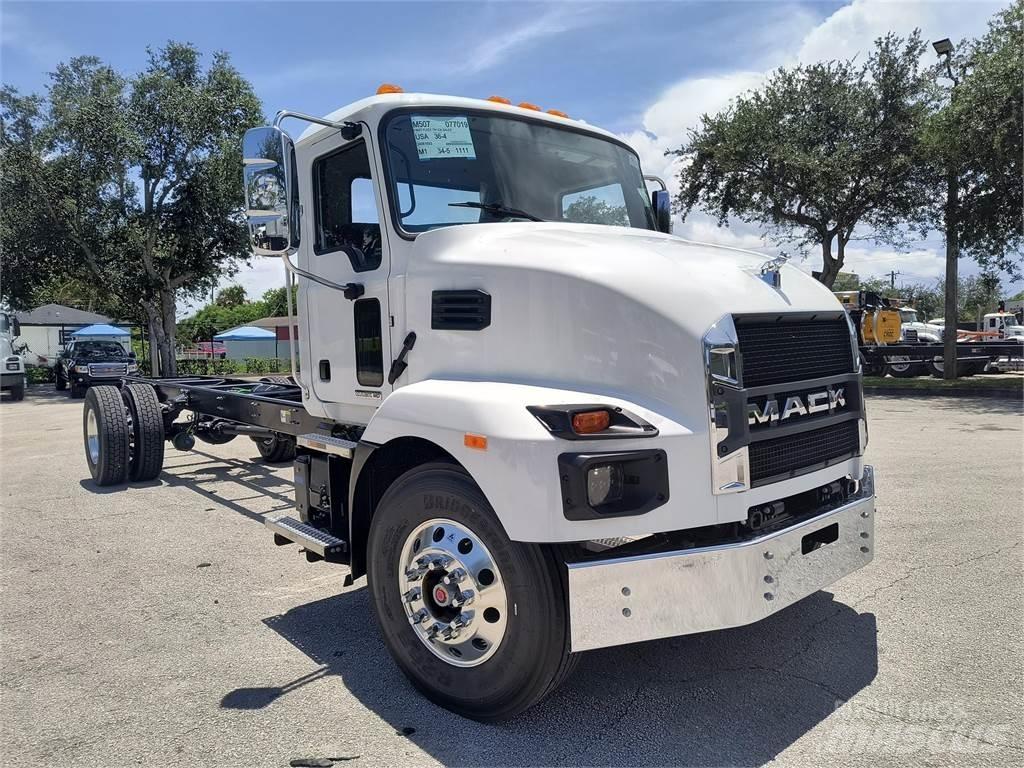 Mack MD7 42R Шасі з кабіною