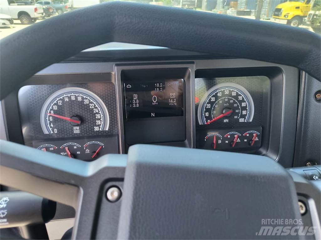 Mack MD7 42R Шасі з кабіною