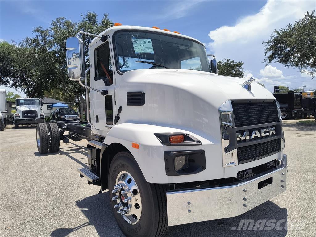 Mack MD7 42R Шасі з кабіною